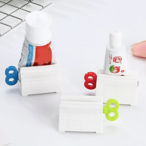 2 Adet Diş Macunu Tüp Krem Sıkma Aparatı Çevirmeli 2 Adet Diş Macunu Tüp Krem Sıkma Aparatı Çevirmeli