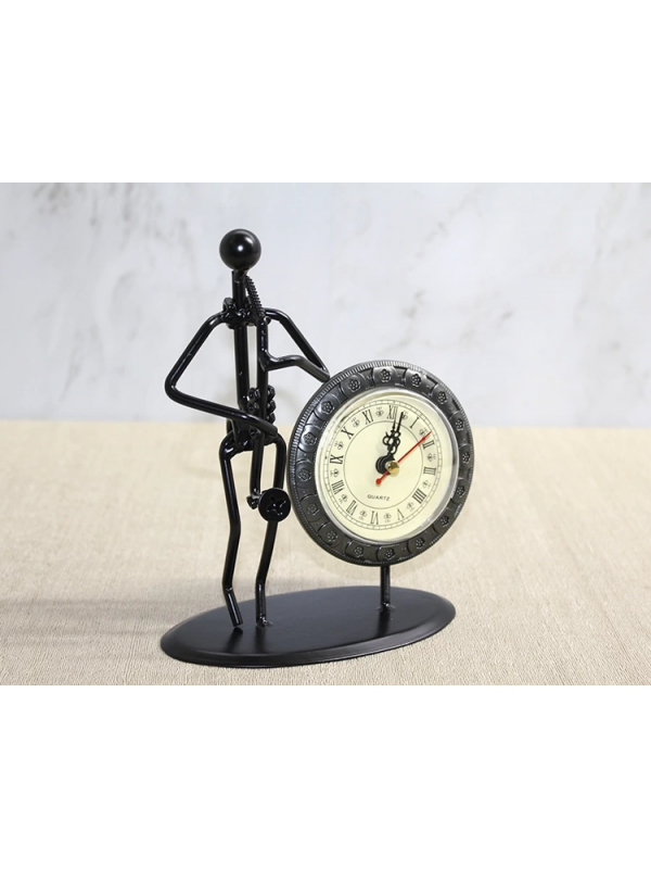 Metal Saatli Saksafon Çalan Müzisyen Alk4335&hellip;