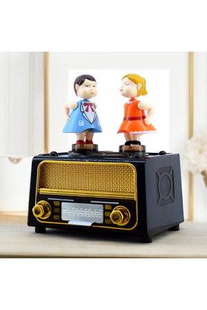 Öpüşen Çift Müzik Kutusu… Öpüşen Çift Müzik Kutusu…