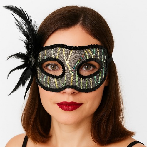 Siyah Renk Yandan Tüylü Pul Payet İşlemeli Parti Maskesi 23x12 cm Siyah Renk Yandan Tüylü Pul Payet İşlemeli Parti Maskesi 23x12 cm