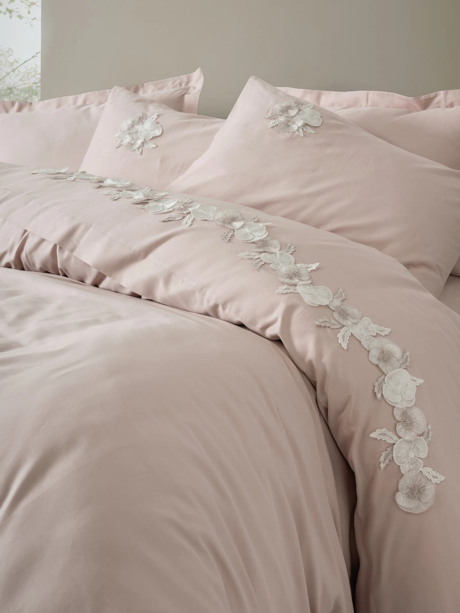 3D Nakışlı Çift Kişilik Saten Nev Takımı Zena Lila